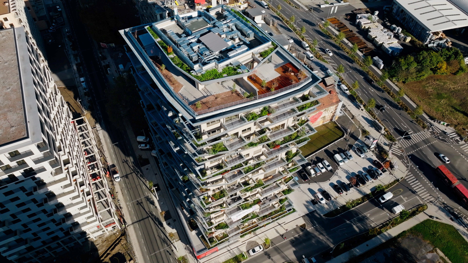 Grüner Wohnkomplex Green Tower mit nachhaltigem Design