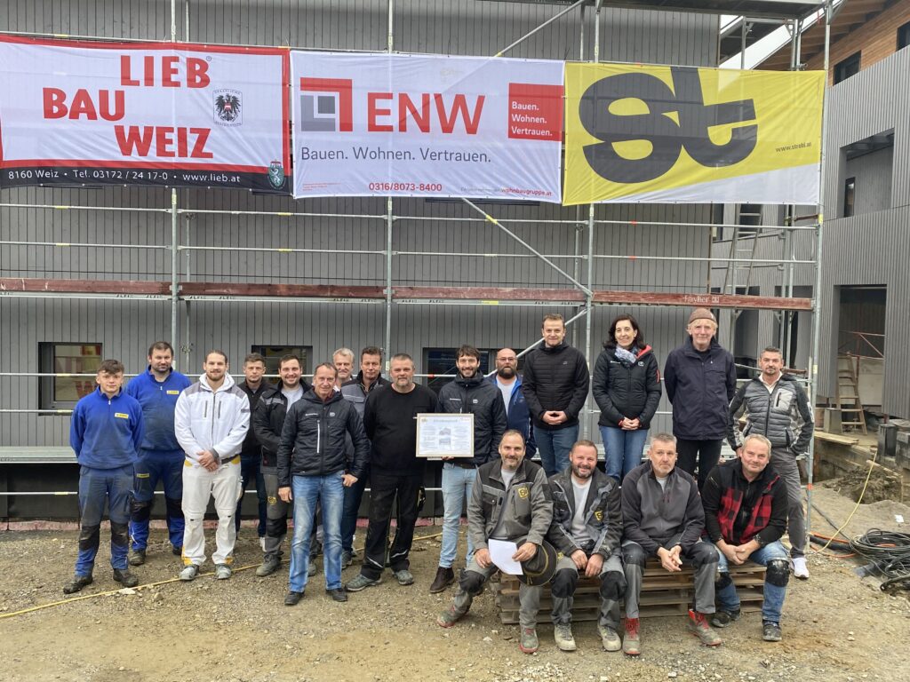 Gruppenbild anlässlich der Gleichenfeier in der Stattegger Straße