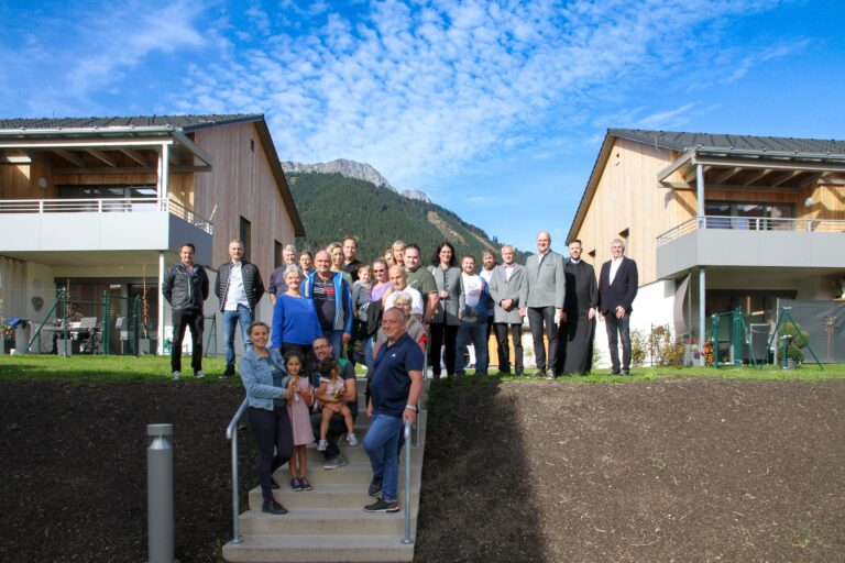 Gruppenbild anlässlich der Hausübergabe in Ardning